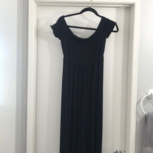 Off shoulder maternity dress